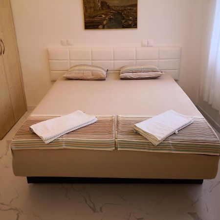 City Center Garden Apartments Шибеник Екстер'єр фото