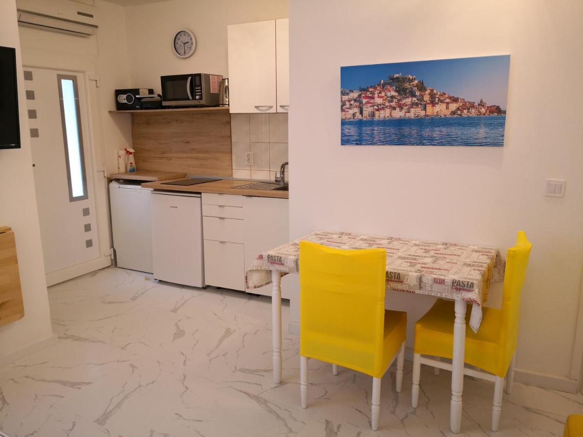 City Center Garden Apartments Шибеник Екстер'єр фото